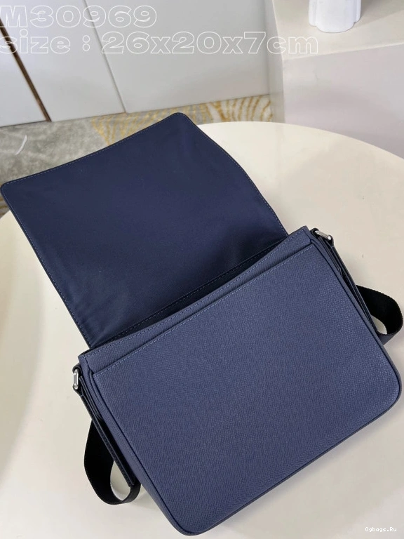 LOUIS PM DISTRICT VUITTON 0311